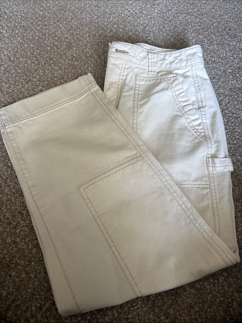 Old Navy Cream High-Rise Straight Pants. Size 6.